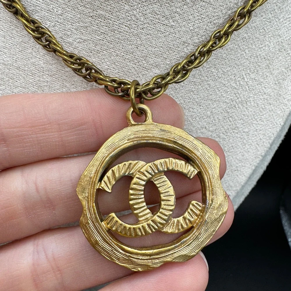 LOT 1544 24K gold plated CHANEL vintage necklace